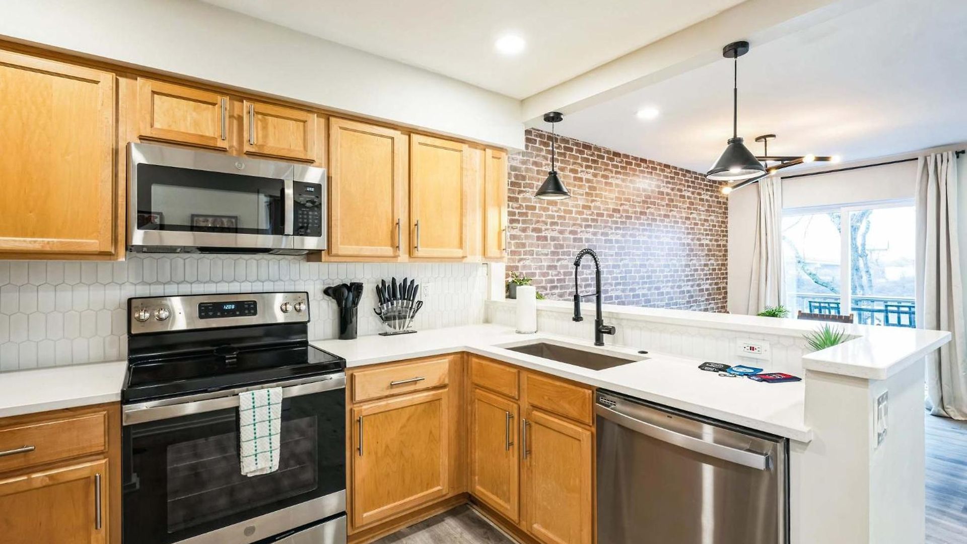 Holiday home 2 Bdr Riverfront Living In Downtown *