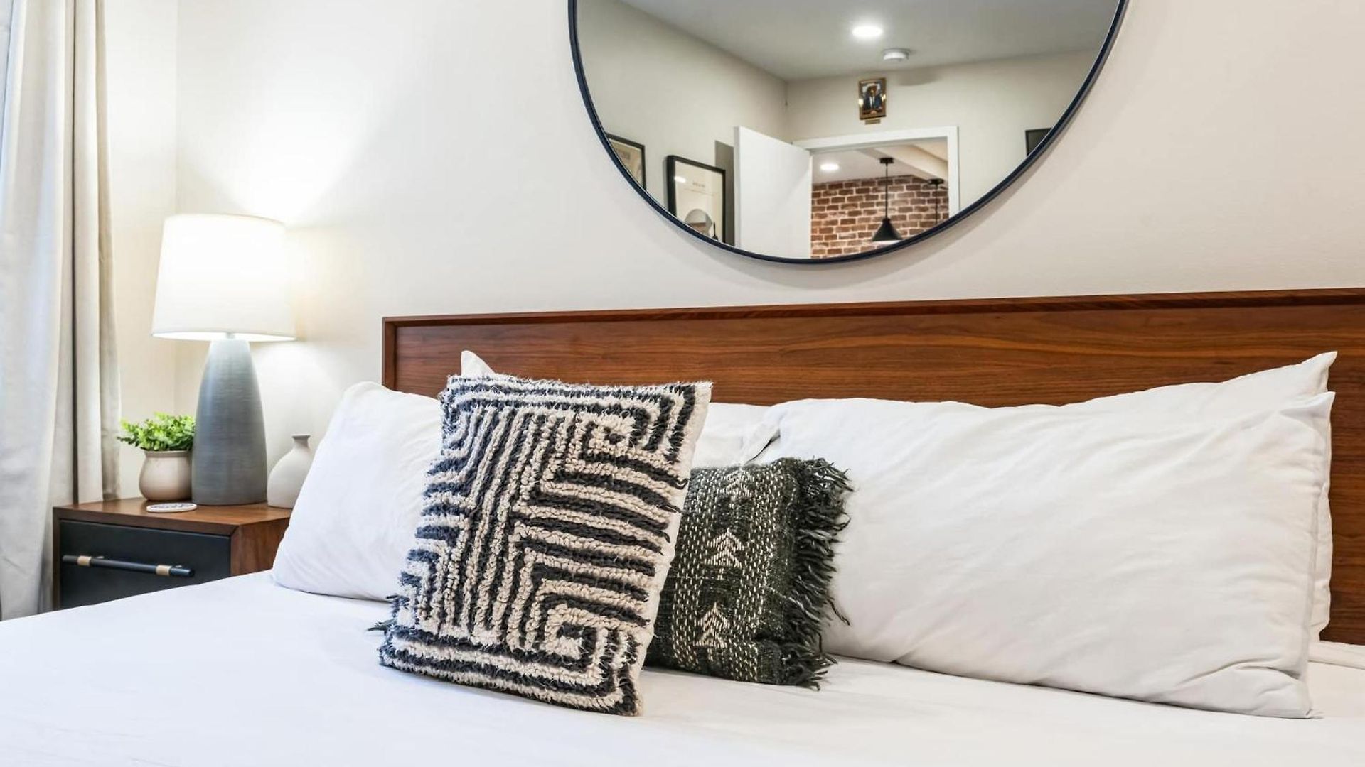 2 Bdr Riverfront Living In Downtown * Nashville