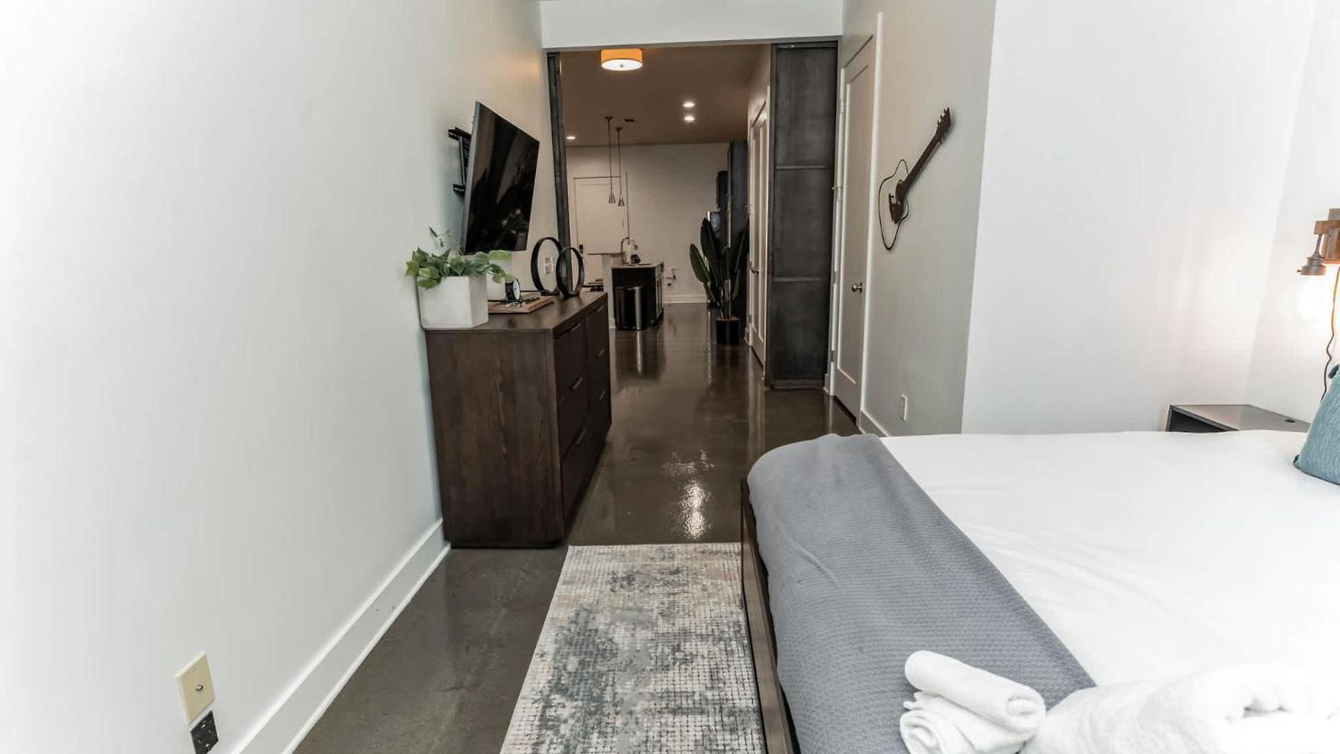 1 Bedroom Loft Near Centennial Park