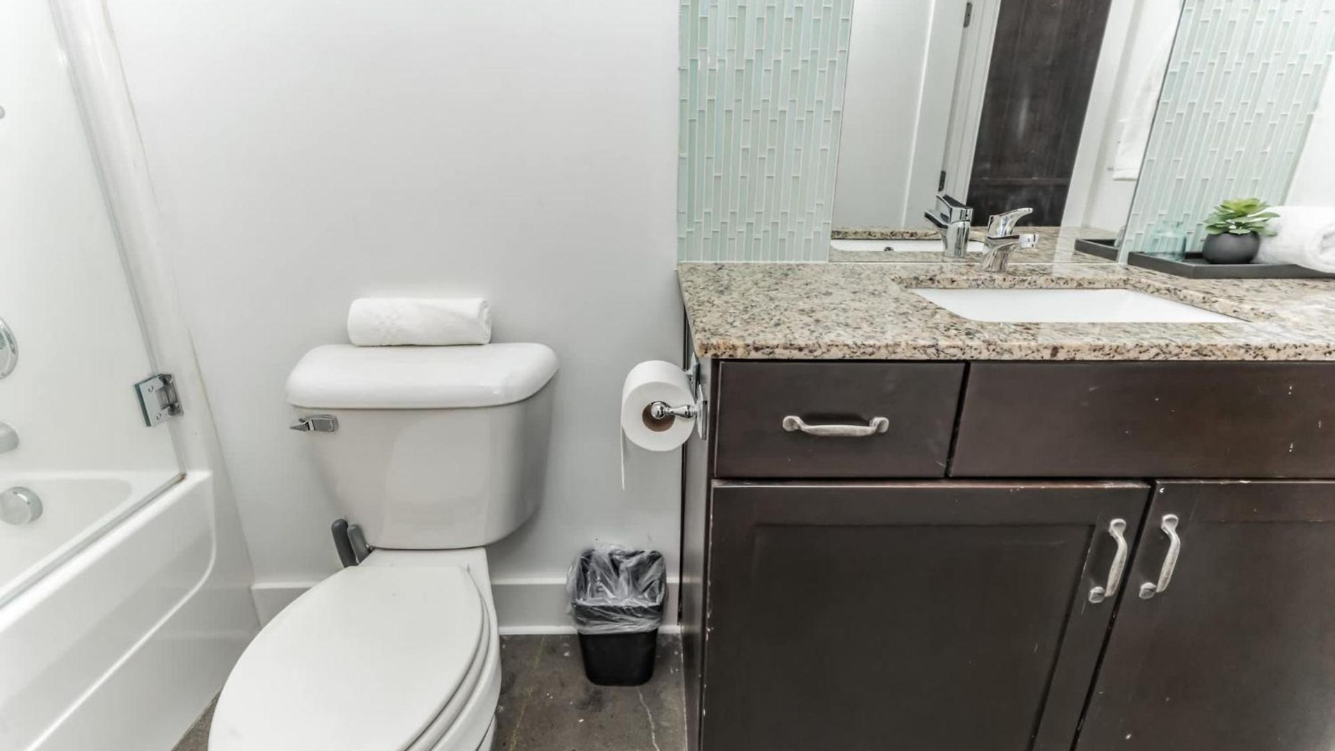 1 Bedroom Loft Near Centennial Park Holiday home