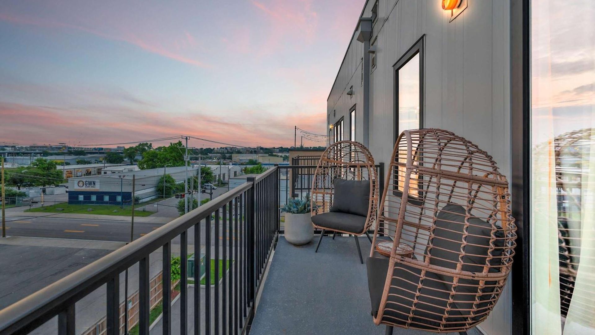 Apartment Penthouse View Flat Modern Design With Balcony *