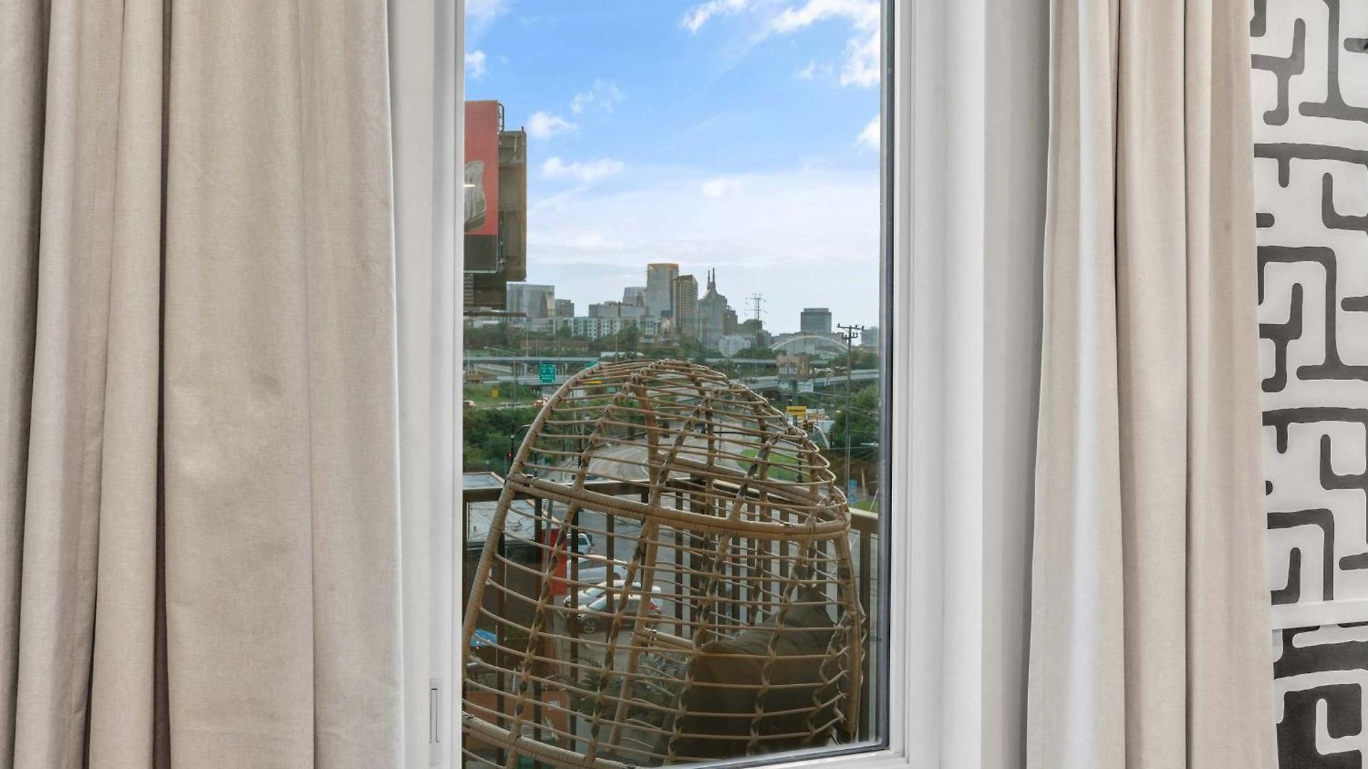 Penthouse View Flat Modern Design With Balcony *
