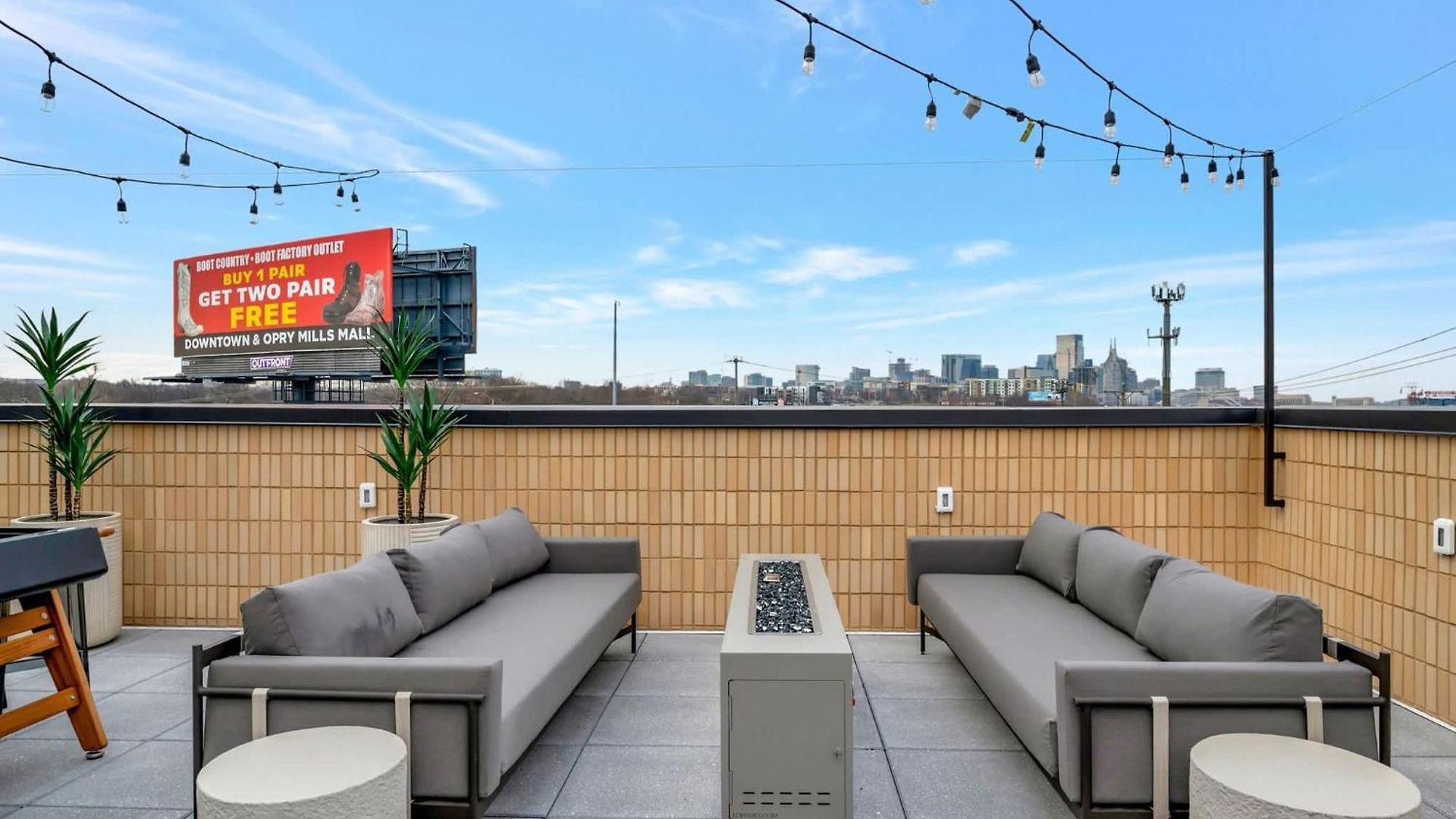 Penthouse View Flat Modern Design With Balcony Apartment Nashville