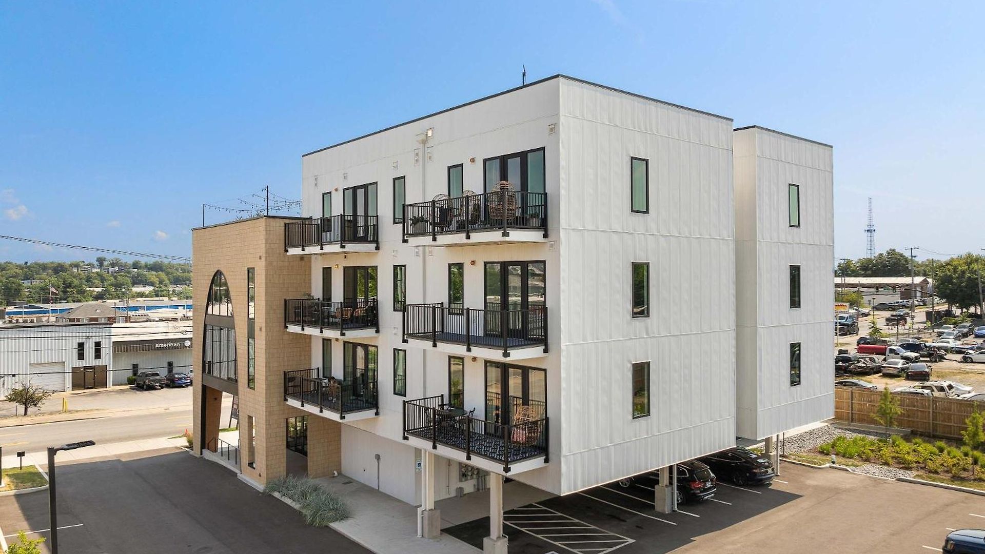 Penthouse View Flat Modern Design With Balcony Apartment *