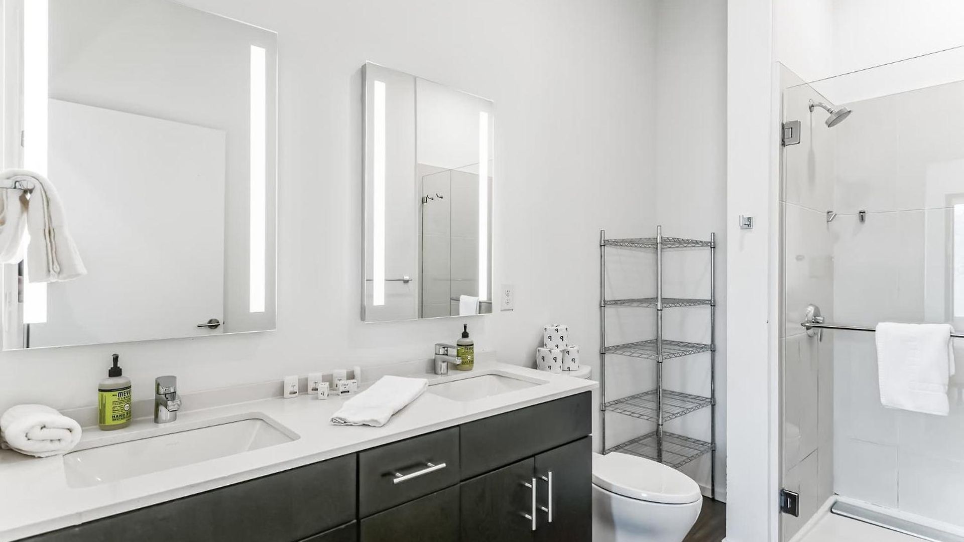Chic For 8 In Desirable Gulch Neighborhood Holiday home *