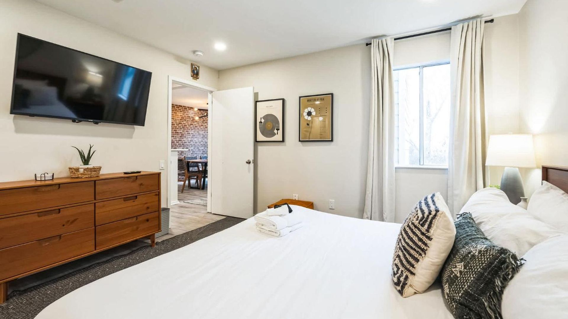 Holiday home 2 Bdr Riverfront Living In Downtown