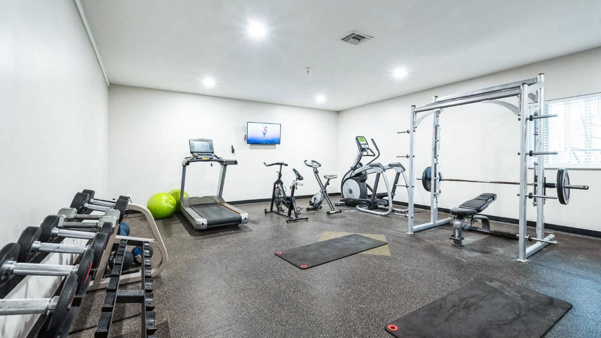 Holiday home 2 Bdr Riverfront Living In Downtown *