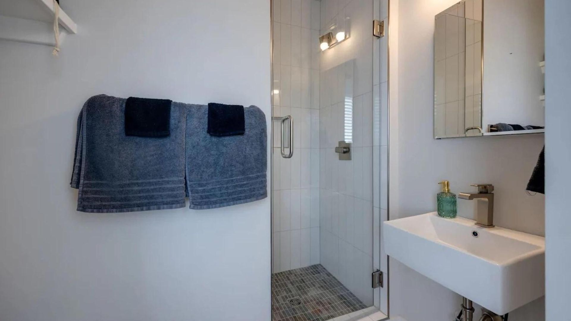 Dolly's Disco - Stylish 2 Bdr Holiday home