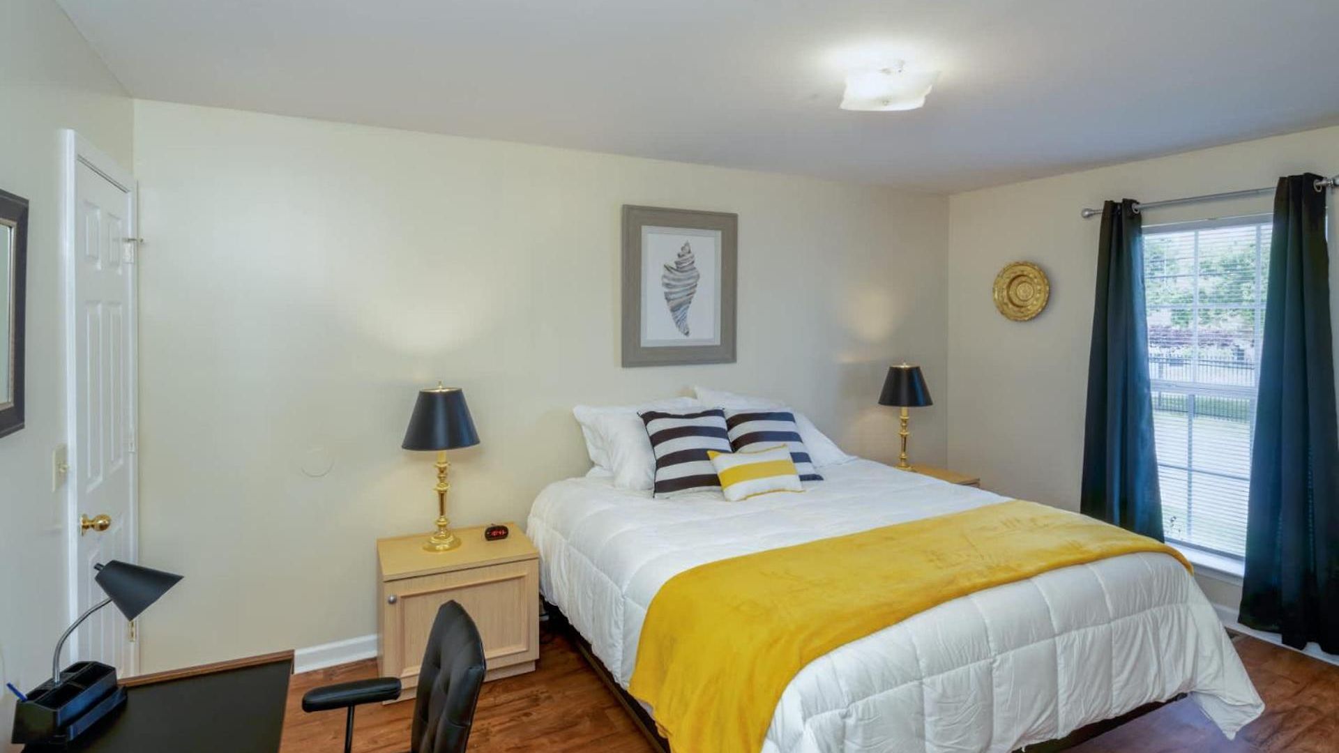 Delightful Duplex - Steps Away From Tsu Holiday home *