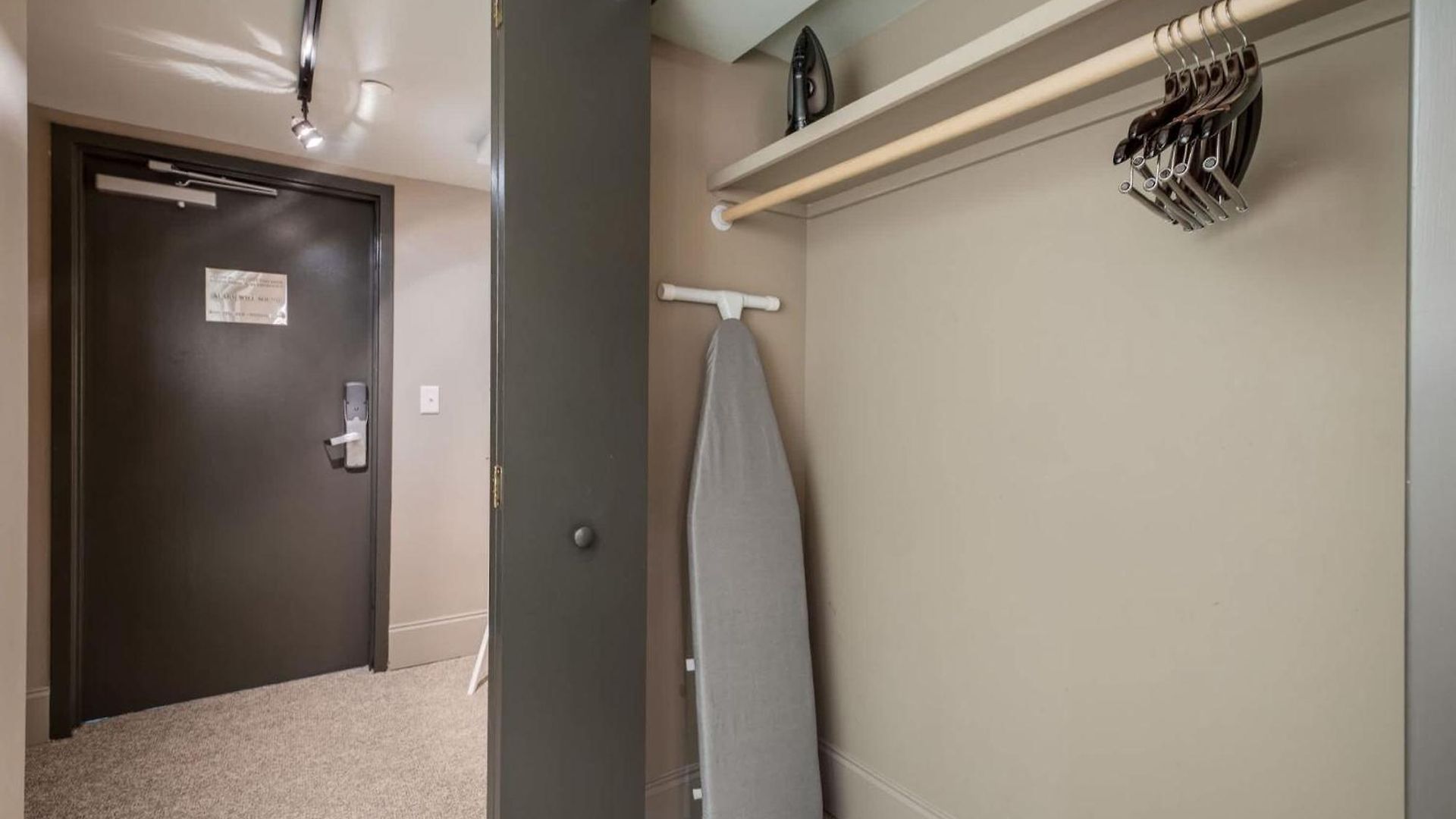 Retreat For 4 Near Dt Walk To Broadway Apartment