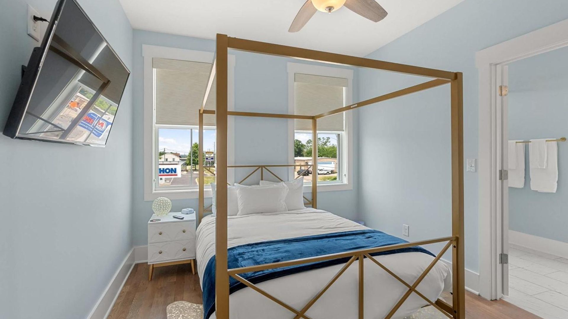 Chic Townhome For 8 W Rooftop Holiday home *