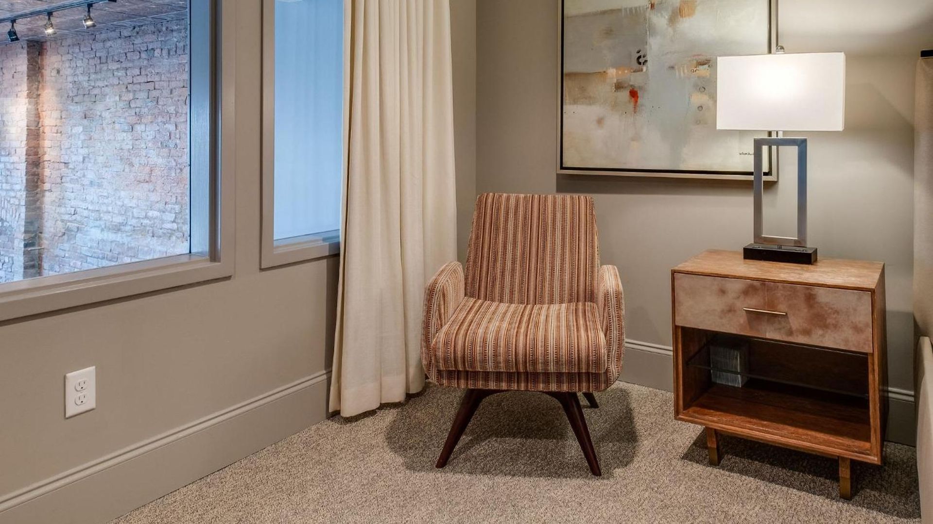 Riverfront Family Loft For 4