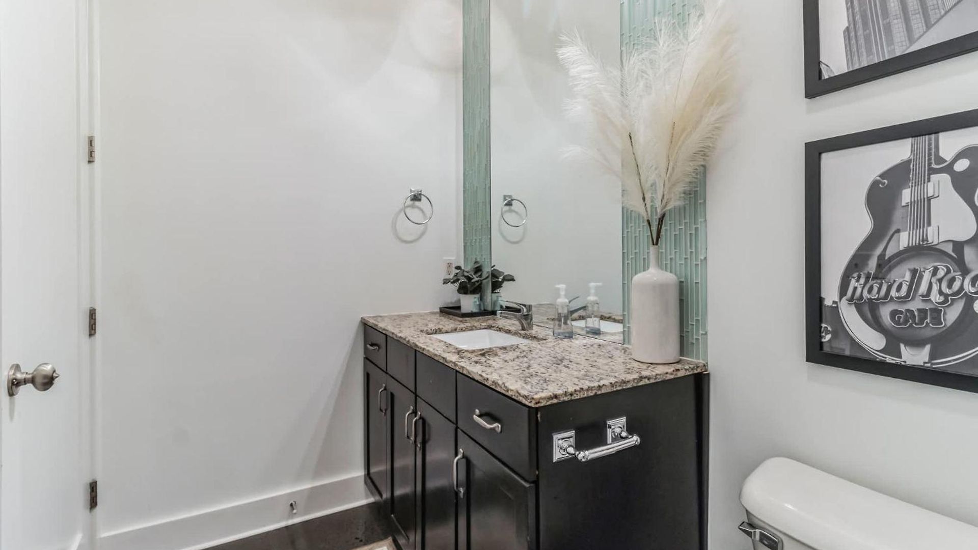 Centennial Park Near Broadway Sleeps 4 Holiday home