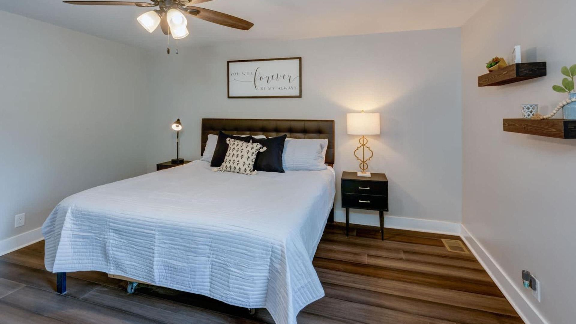 Centrally Located Cozy Pet Friendly Holiday home *