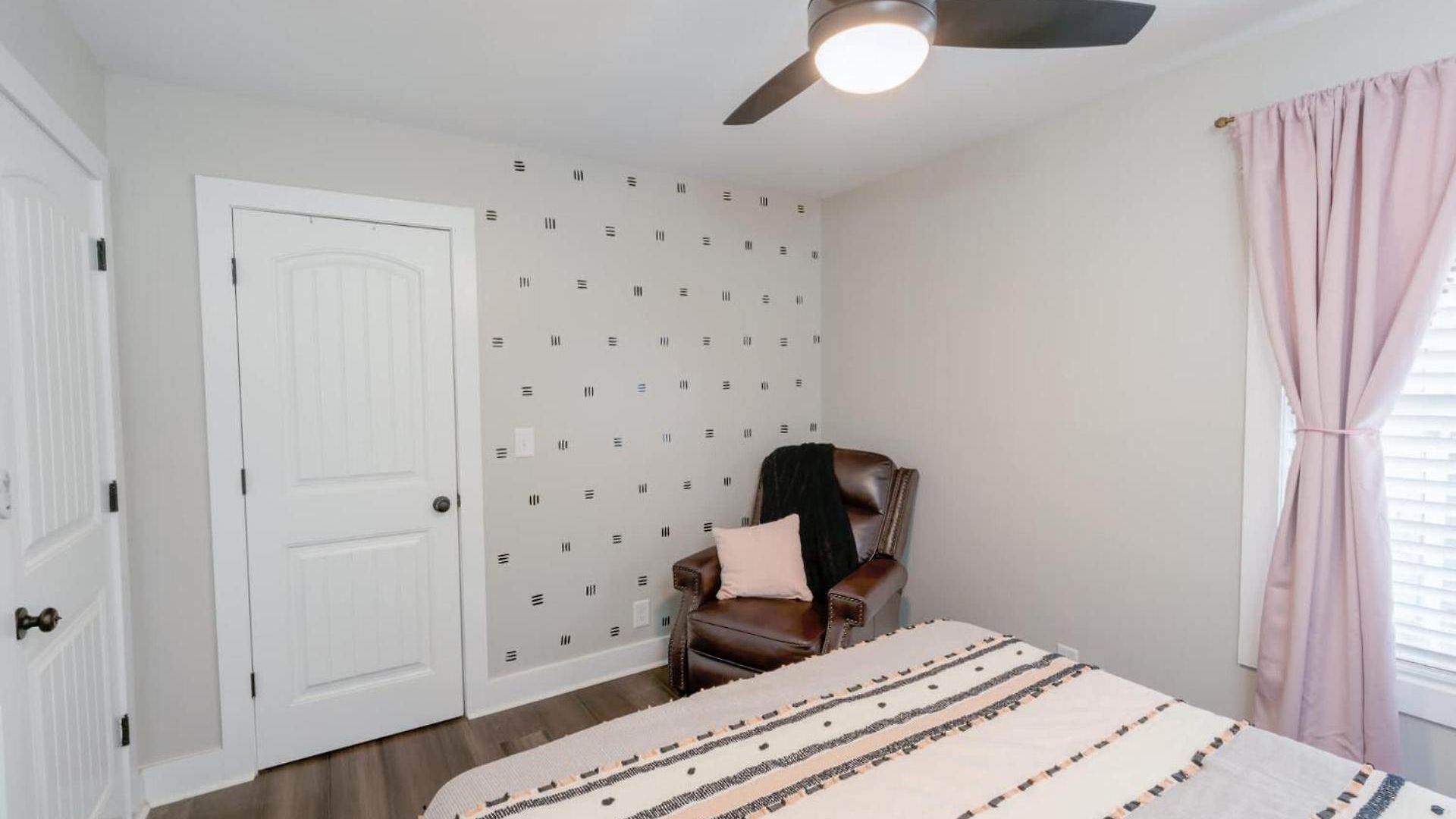 Centrally Located Cozy Pet Friendly *