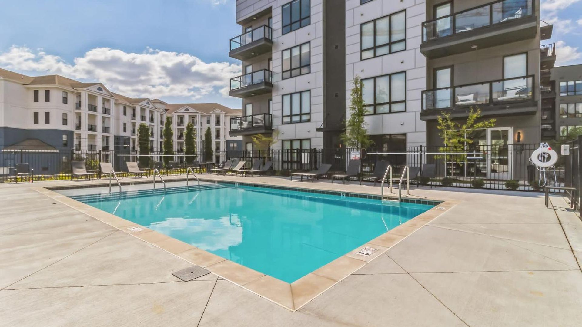 West End Getaway For 5 With Pool *