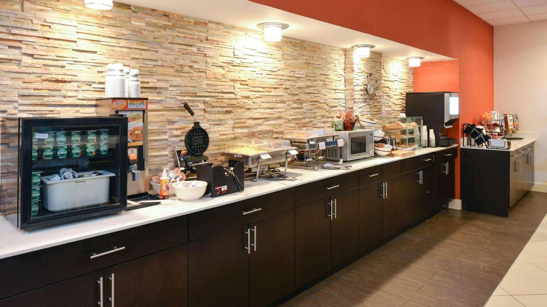 Country & By Radisson Airport Tn