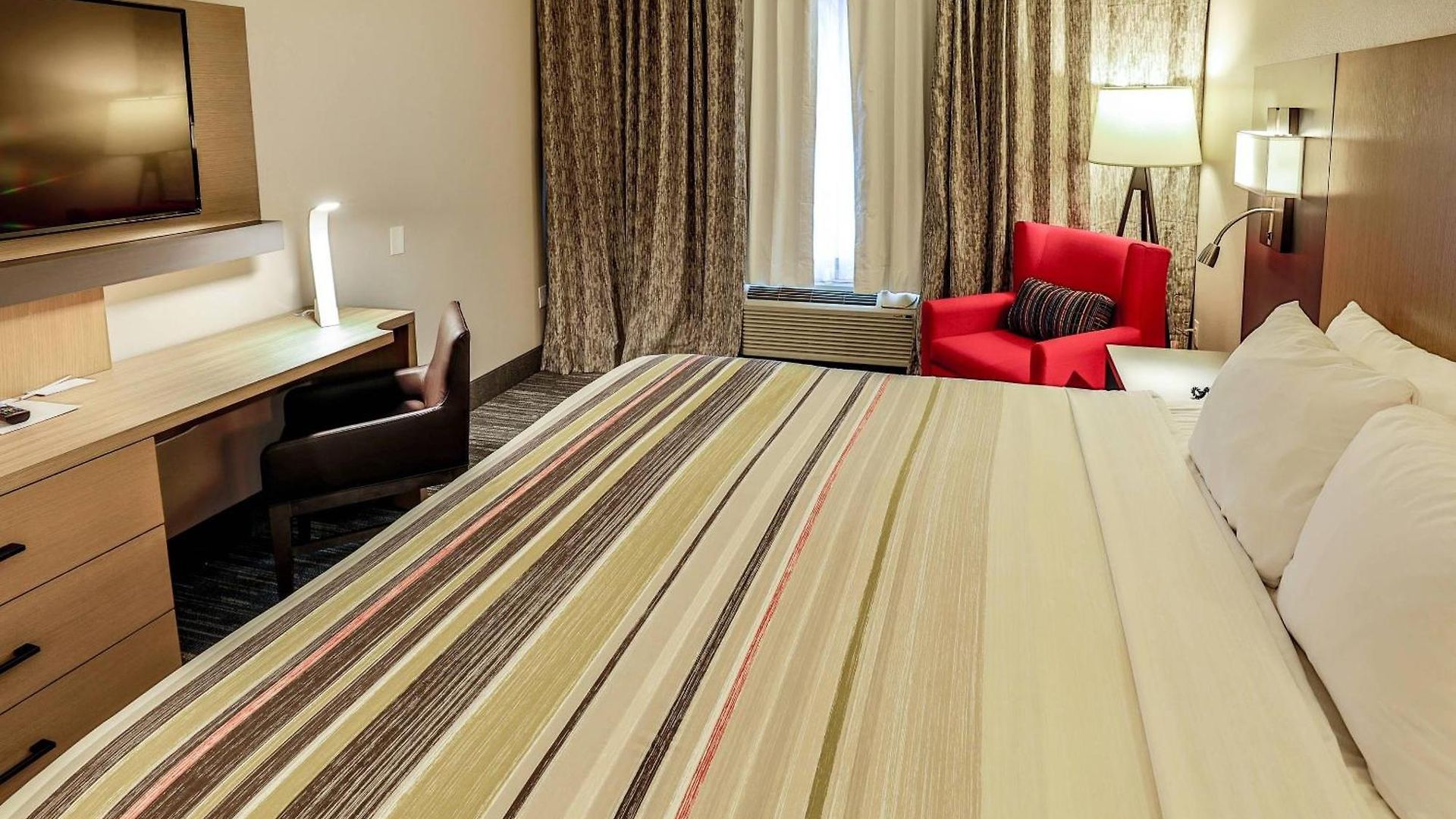Country & By Radisson Airport Tn