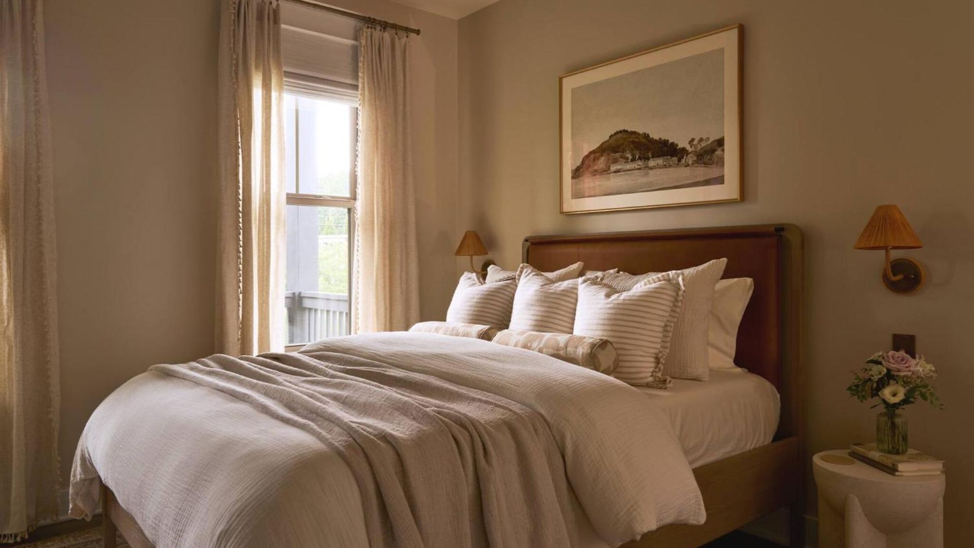 *new* East Luxe Townhouse, Sleeps 6