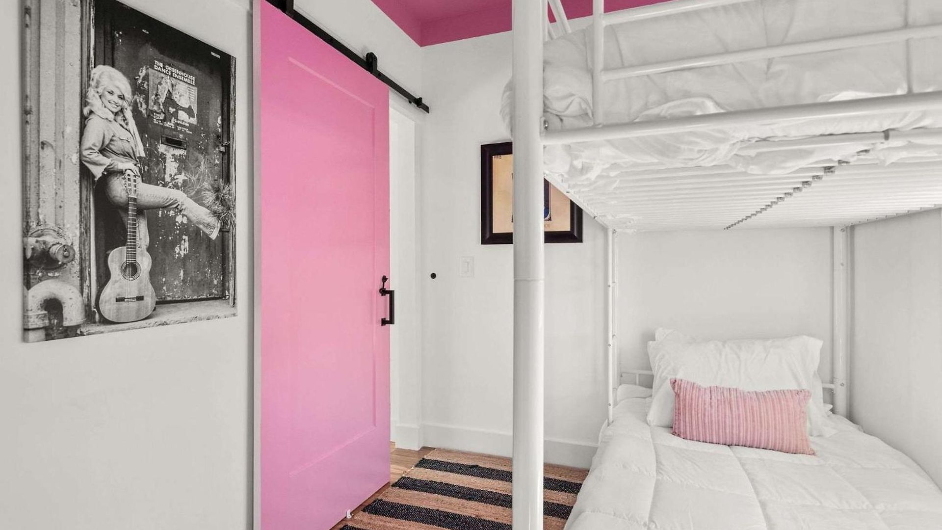 The Dolly House 8br Sleeps 24 5min To Dt