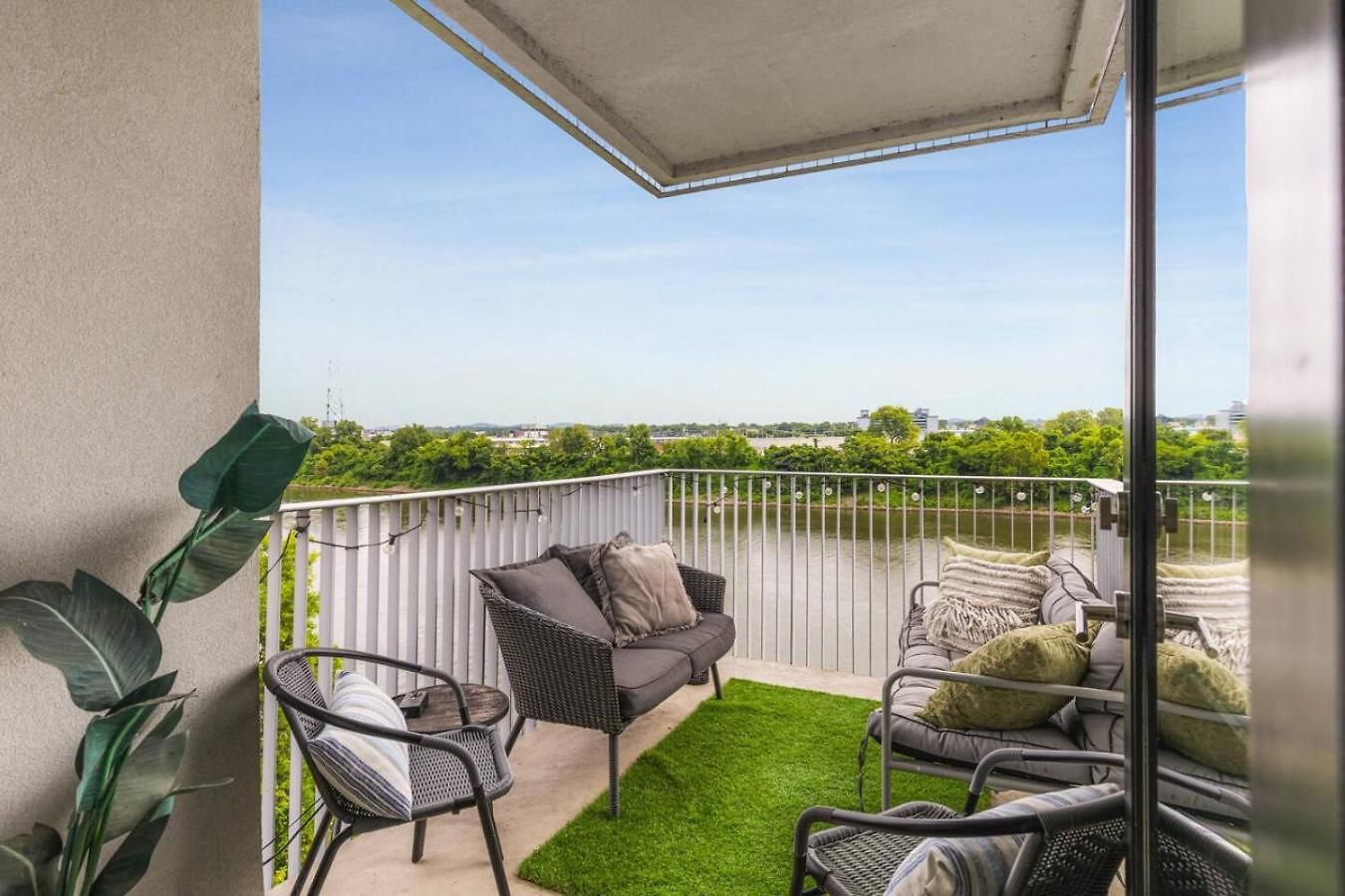 Riverview With Garage And Balcony And Walk Downtown Holiday home Nashville