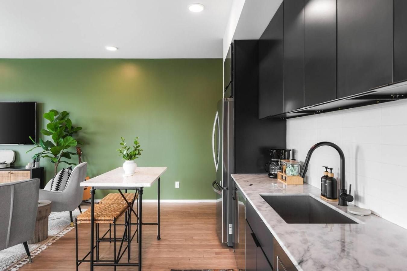 Riverview With Garage And Balcony And Walk Downtown Nashville