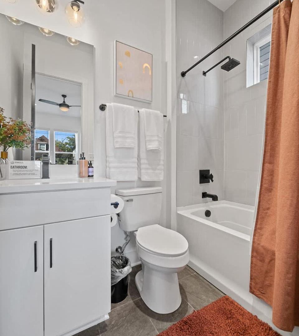 Holiday home Rooftop Lounge 2 Miles From Broadway *
