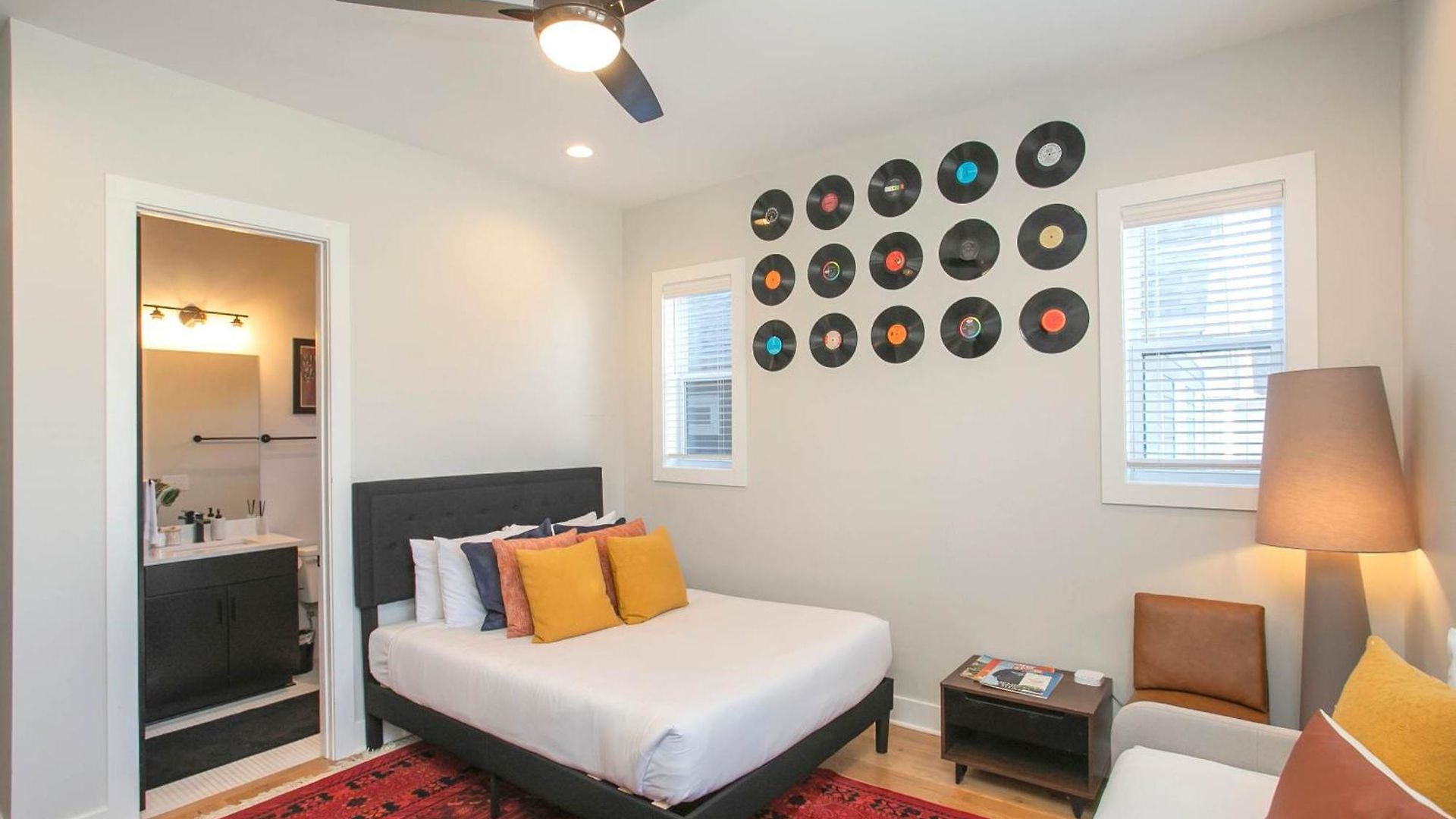 Rooftop Lounge 2 Miles From Broadway Holiday home