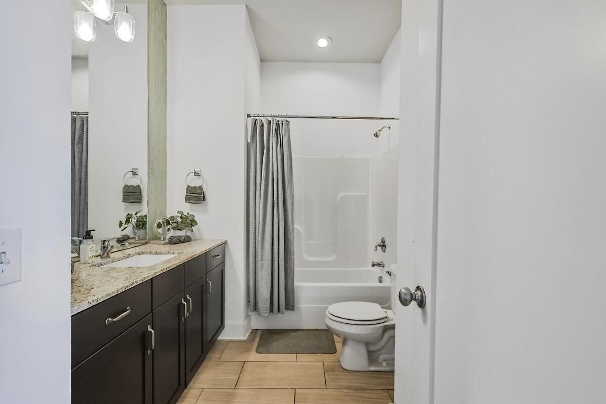 Stylish Midtown Near Vanderbilt & Parthenon *
