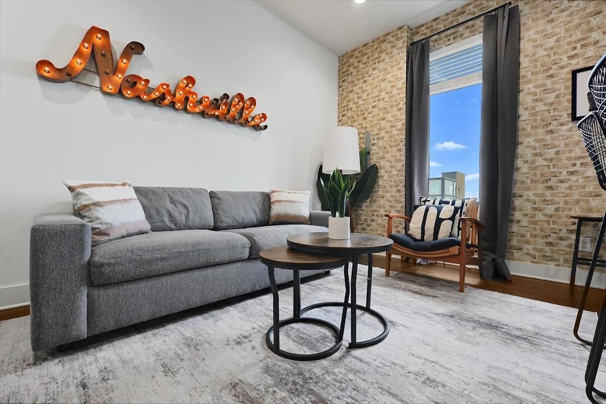 Stylish Midtown Near Vanderbilt & Parthenon Apartment *
