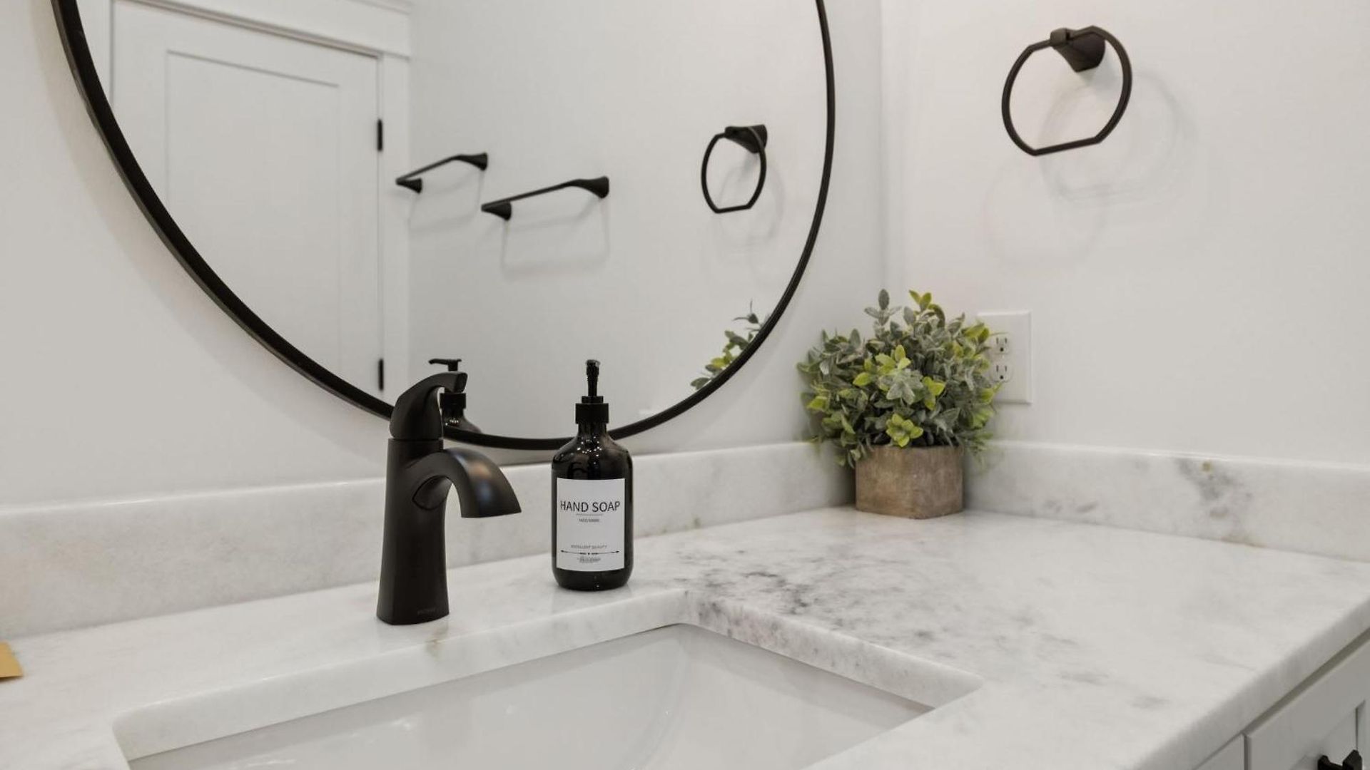 Nash Urban Oasis With Rooftop And Modern Amenities *