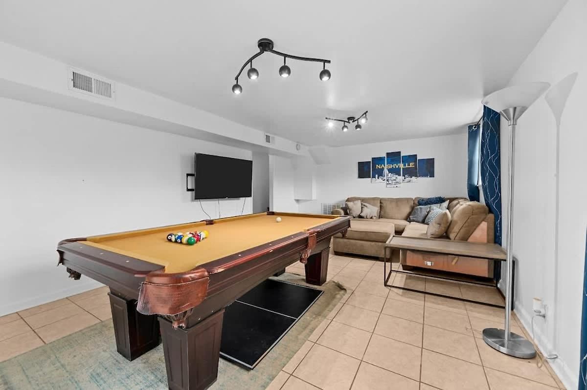 Game And Bunks Sleeps 12 Near Downtown Holiday home Nashville