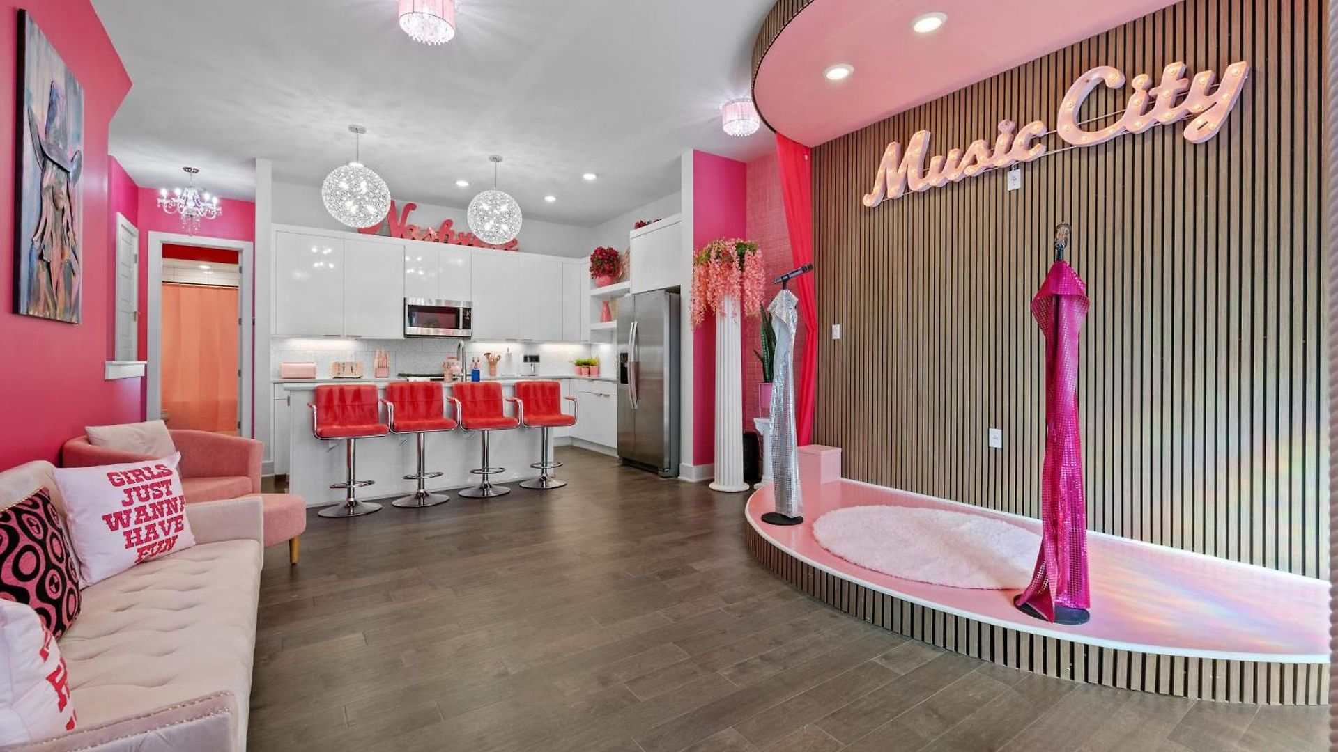Pink Honky-tonk Karaoke Stage, Pink Glam & Bar Nashville