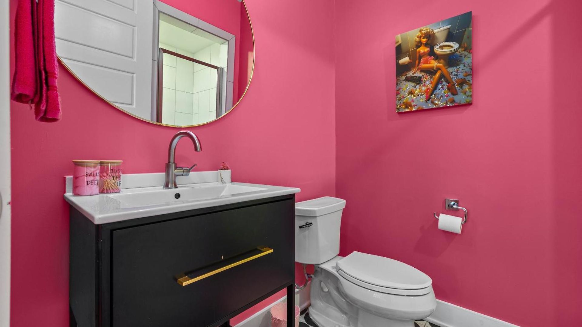 Pink Honky-tonk Karaoke Stage, Pink Glam & Bar * Nashville