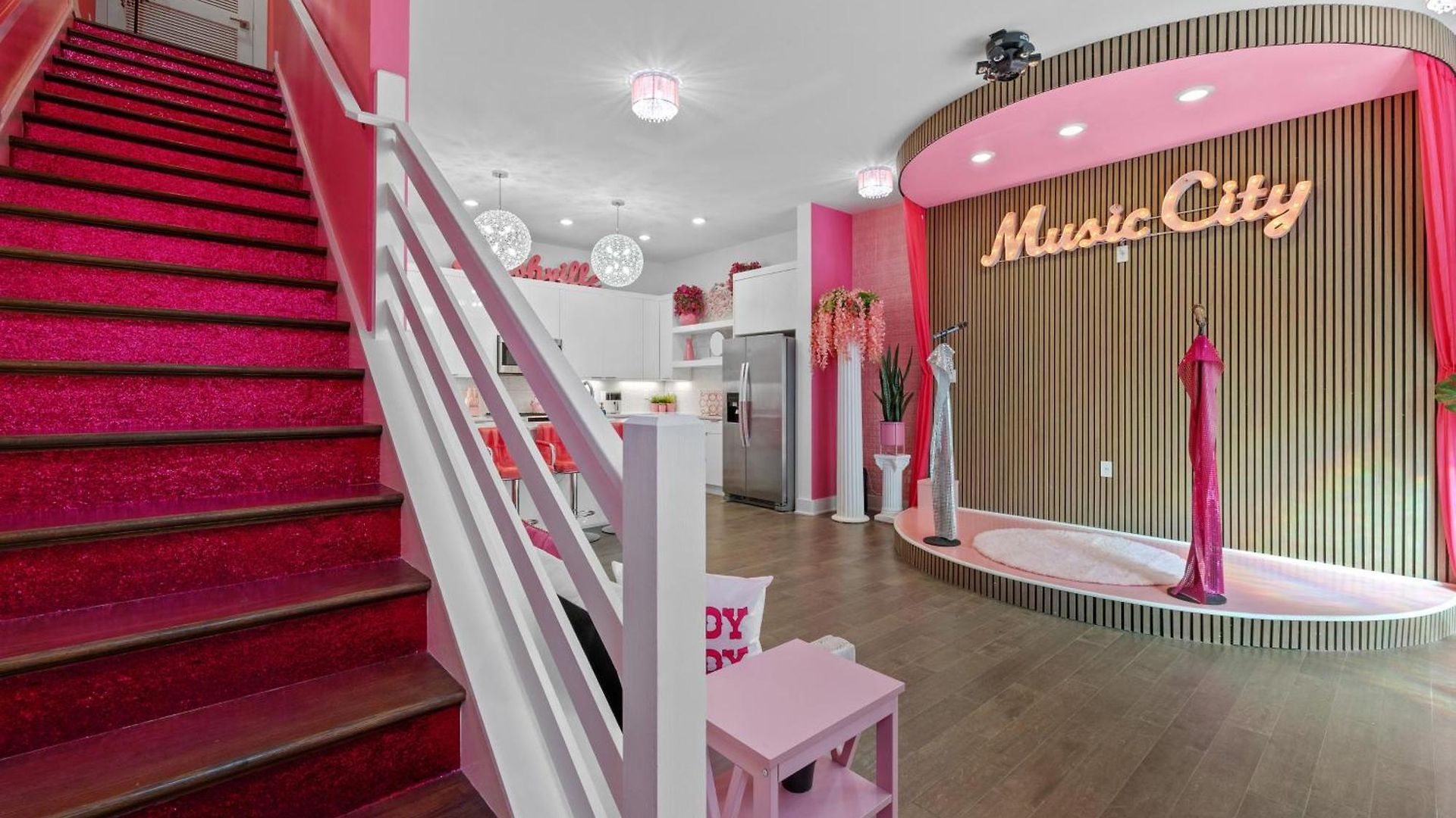 Apartment Pink Honky-tonk Karaoke Stage, Pink Glam & Bar