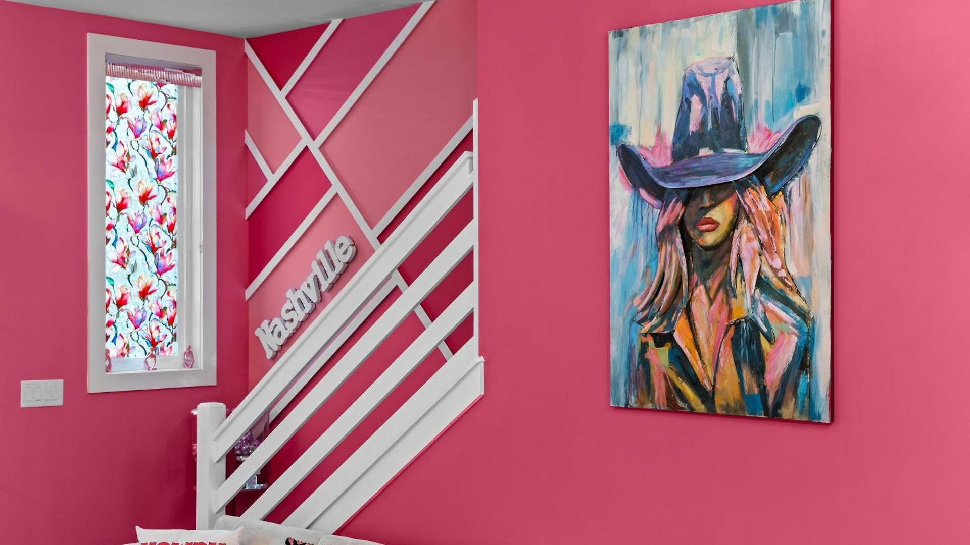 Pink Honky-tonk Karaoke Stage, Pink Glam & Bar Apartment Nashville