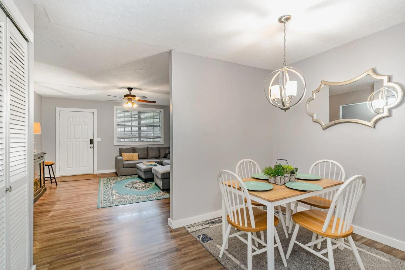 2 Units, Sleeps 16, Mins To Downtown - Airport Apartment Nashville