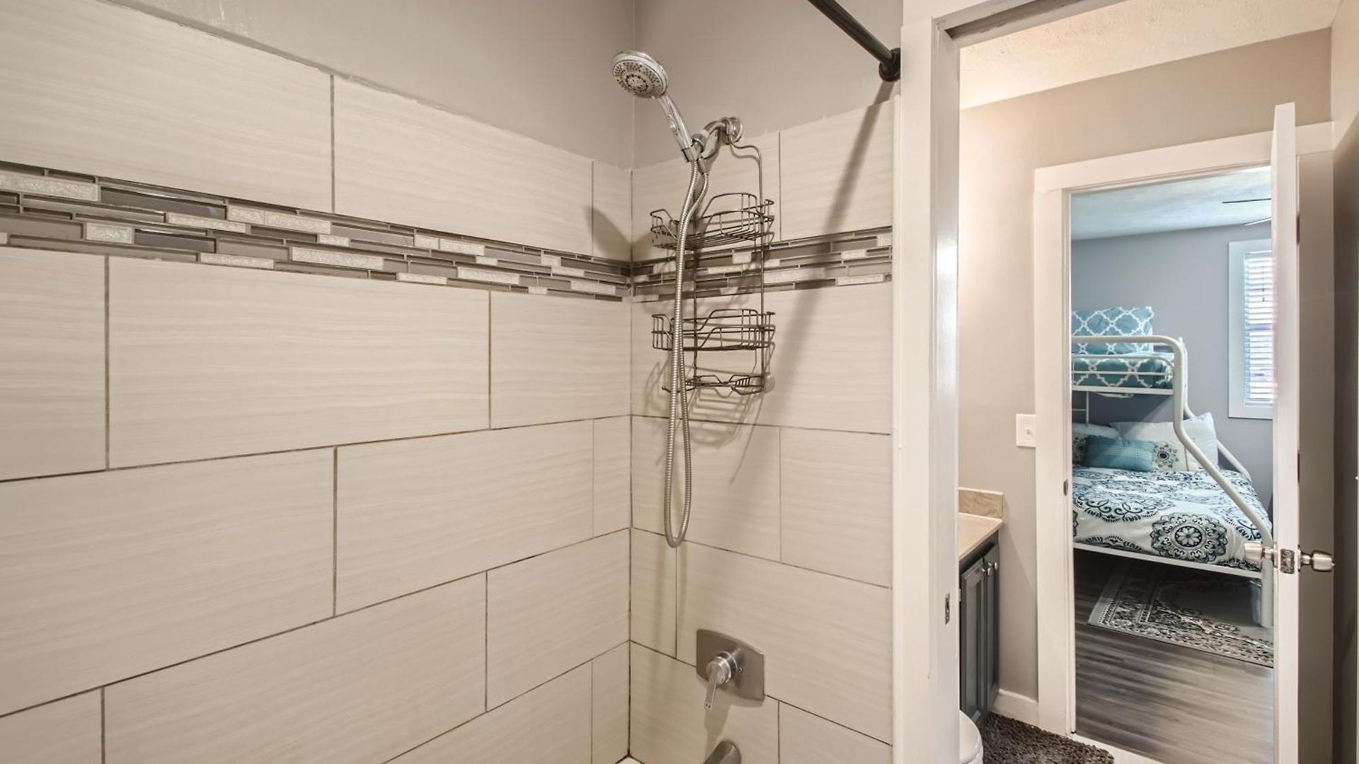 Apartment 2 Units, Sleeps 16, Mins To Downtown - Airport Nashville