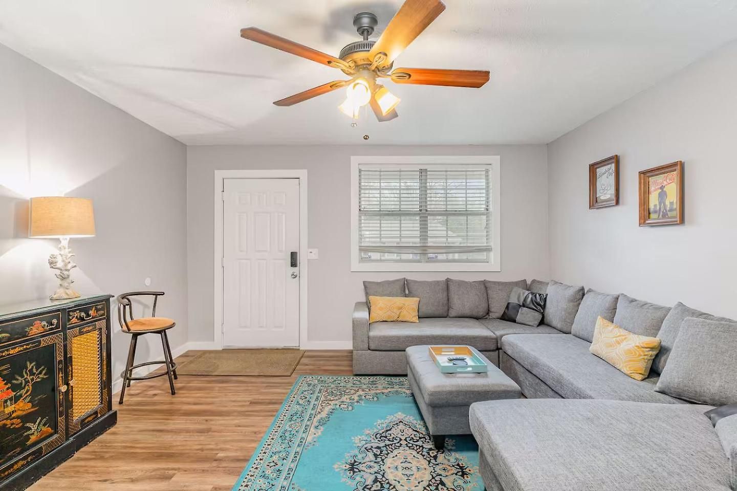 2 Units, Sleeps 16, Mins To Downtown - Airport Apartment