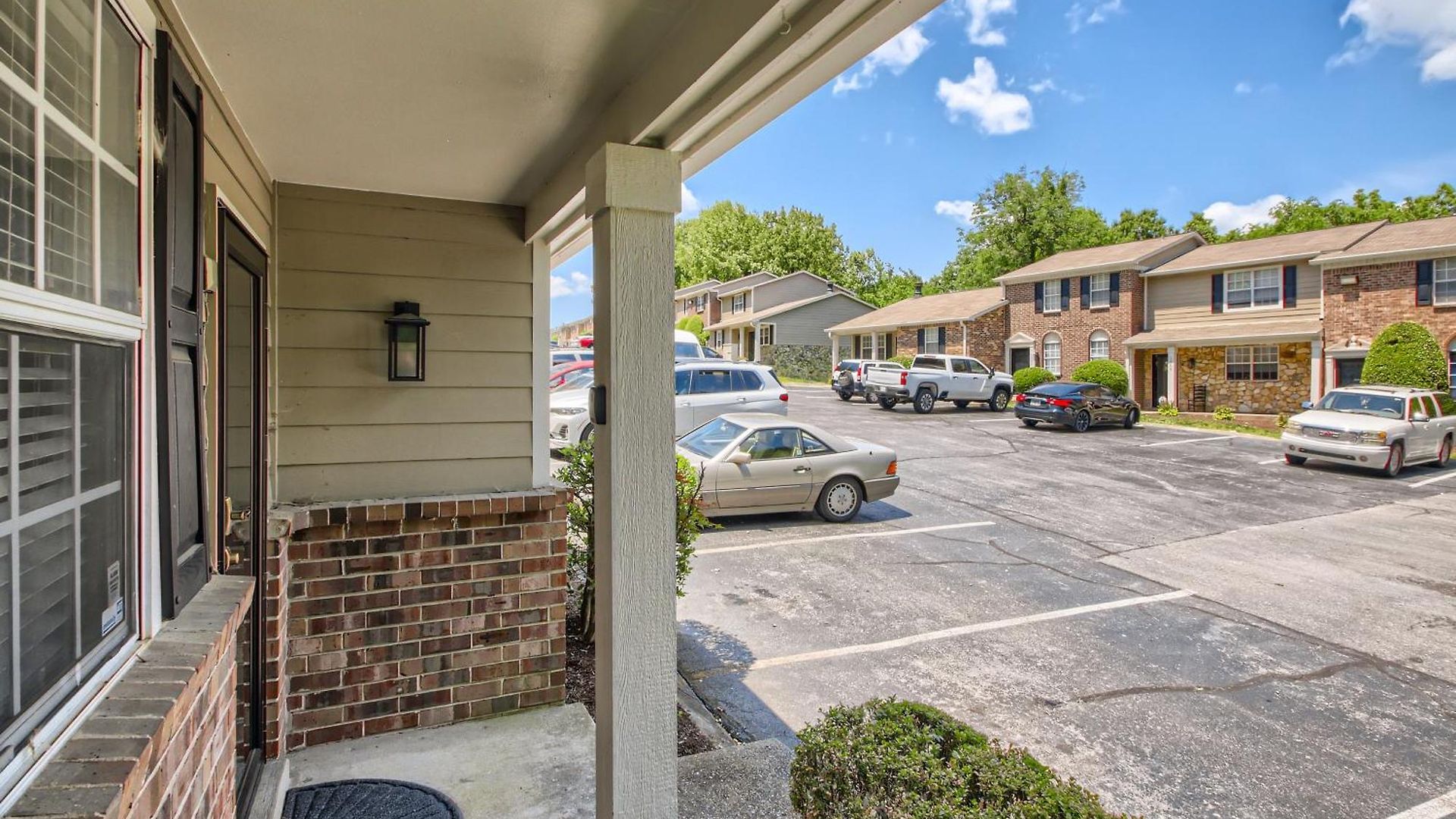 2 Units, Sleeps 16, Mins To Downtown - Airport Apartment