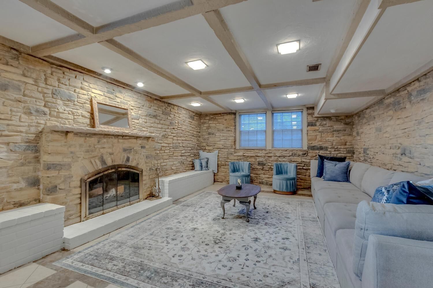 Charmed Manor-5 Mi To Dt, Opry & Airport, Beautiful Antique Estate, Sleeps 12 Villa