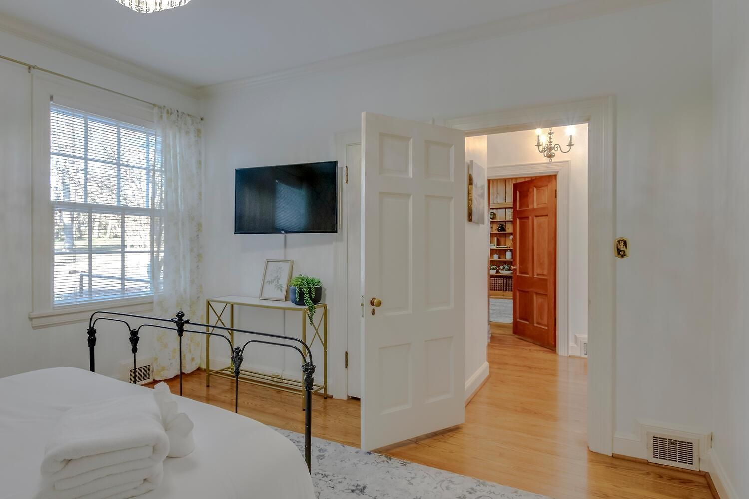 Charmed Manor-5 Mi To Dt, Opry & Airport, Beautiful Antique Estate, Sleeps 12 Villa *