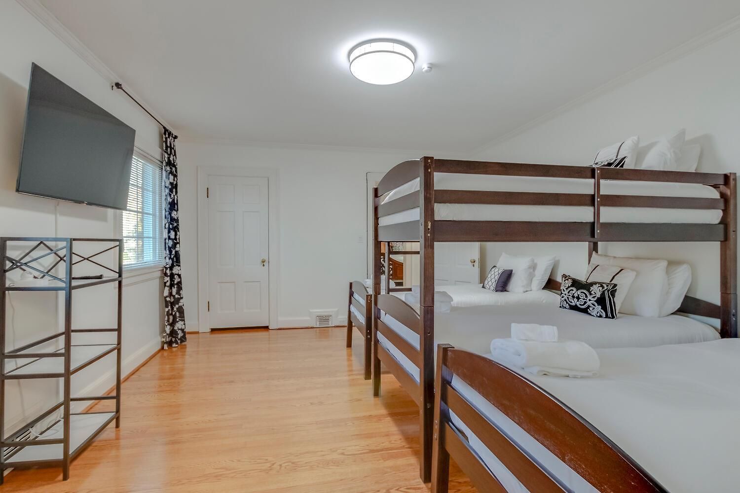Villa Charmed Manor-5 Mi To Dt, Opry & Airport, Beautiful Antique Estate, Sleeps 12