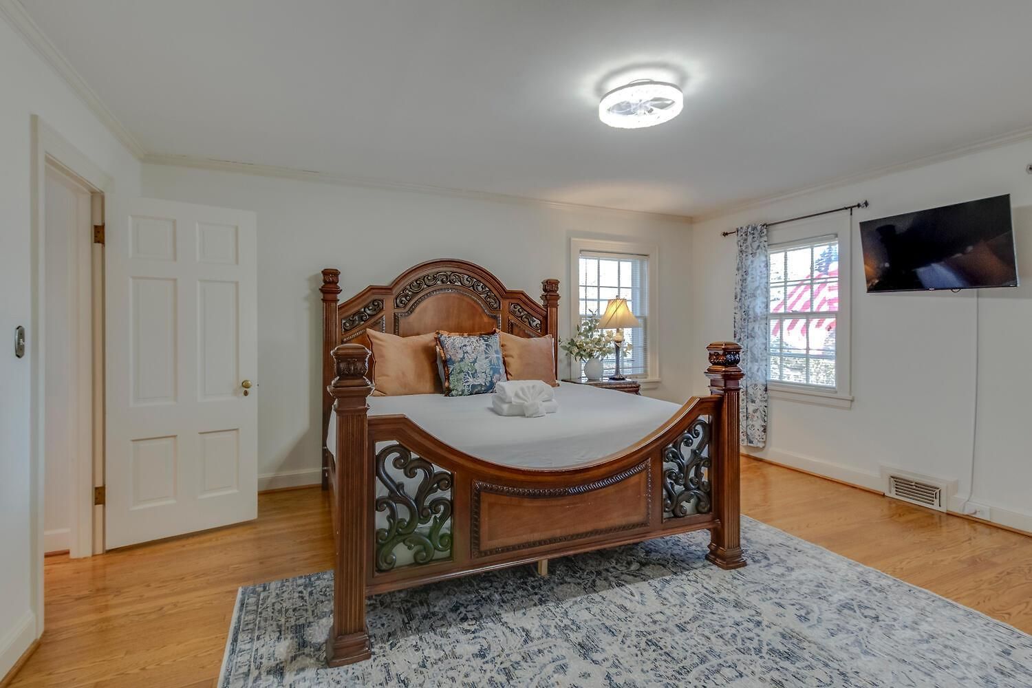 Villa Charmed Manor-5 Mi To Dt, Opry & Airport, Beautiful Antique Estate, Sleeps 12 *