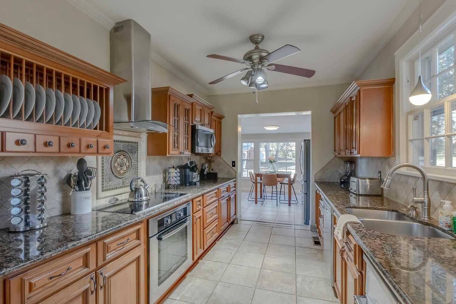 Villa Charmed Manor-5 Mi To Dt, Opry & Airport, Beautiful Antique Estate, Sleeps 12 *