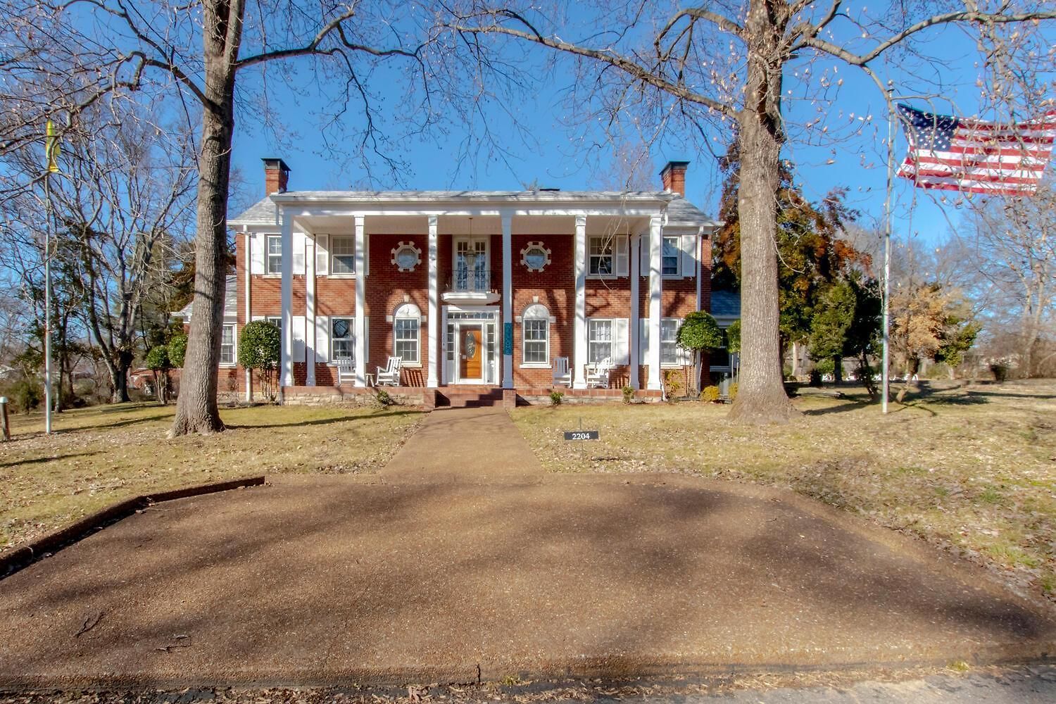 Villa Charmed Manor-5 Mi To Dt, Opry & Airport, Beautiful Antique Estate, Sleeps 12 *