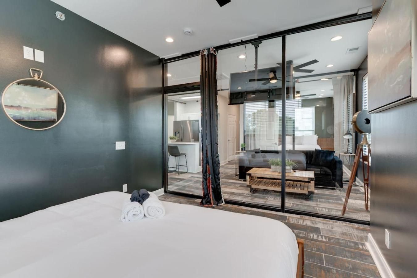 Apartment Modern Getaway Near Vandy *