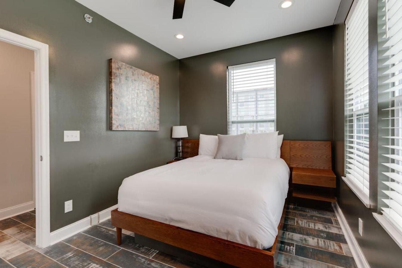 Modern Getaway Near Vandy *