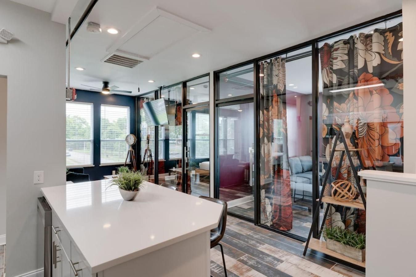 Modern Getaway Near Vandy *