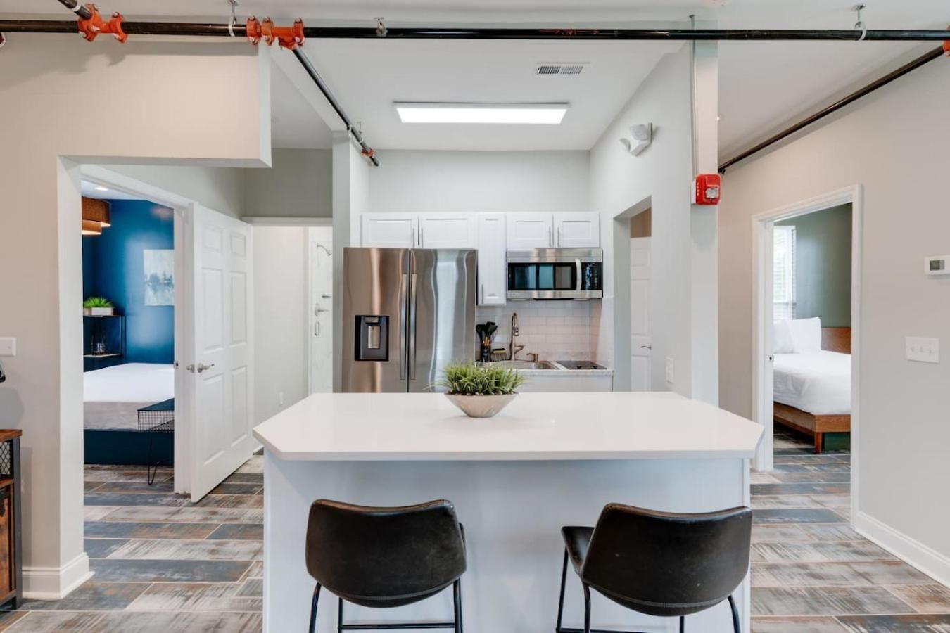 Apartment Modern Getaway Near Vandy *